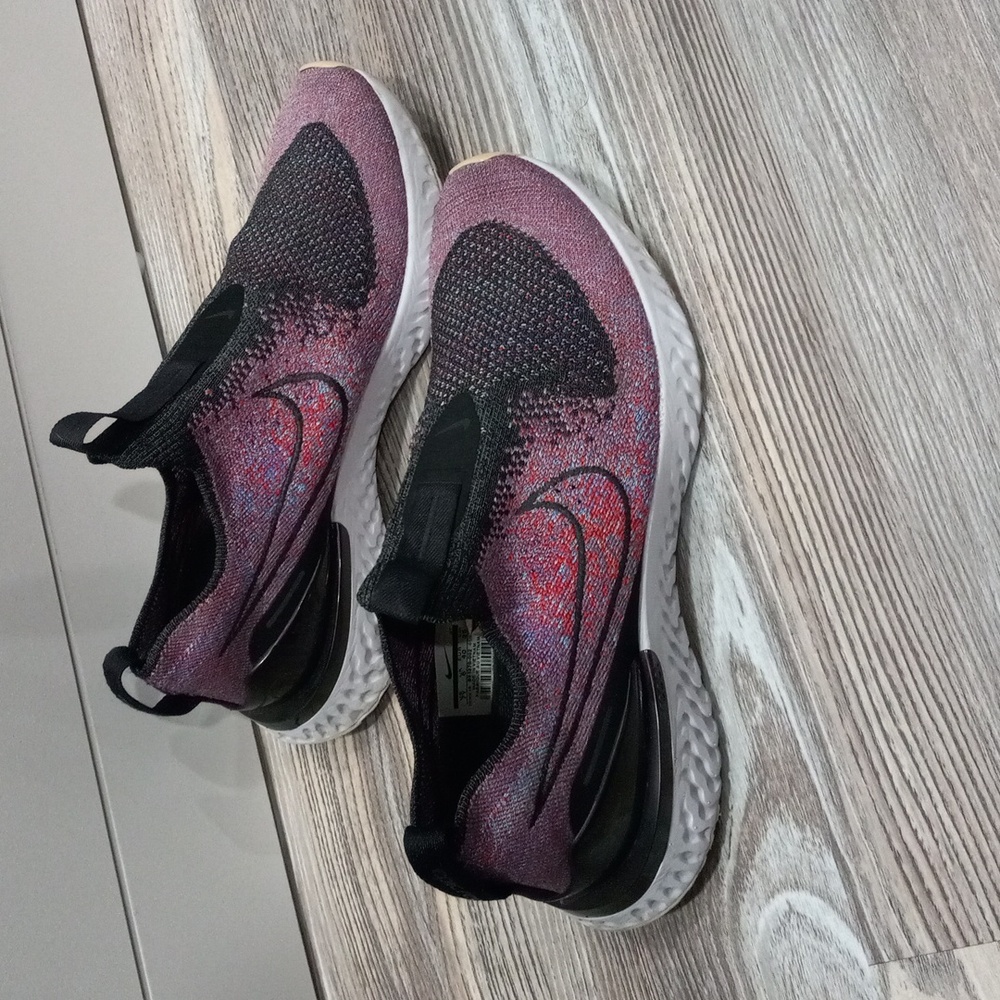 Nike Women's Epic Phantom React Flyknit Sneaker Size 7Y